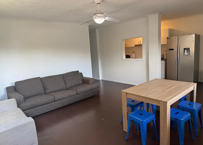 Mumma'S Hostel Surfers Paradise - 18 To 40 Years Old - Passport Only Gold Coast